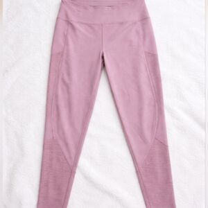 Flattering high-rise VSX Sport leggings in soft lavender with breathable mesh